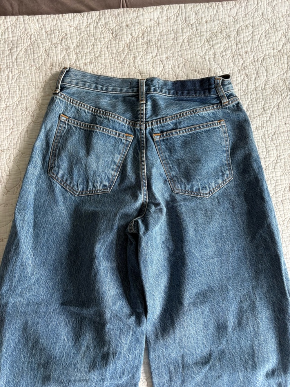 High-Rise Wide-Leg Women’s Jeans in Dark Blue with distressed hem - Picture 7 of 7